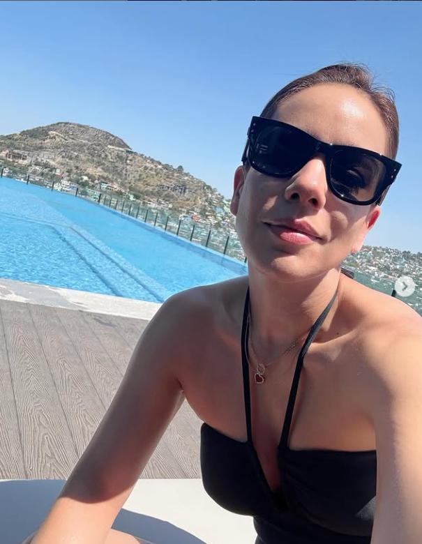 O prezentatoare TV a murit după ce s-a prăbușit cu avionul în timpul primei ei lecții de zbor 1009180