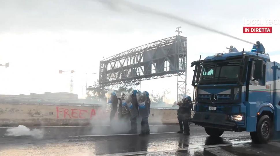 Proteste uriașe pro-Palestina în Italia. Protestatarii se bat cu polițiștii. Grevele sindicatelor și școlilor paralizează țara 1009192