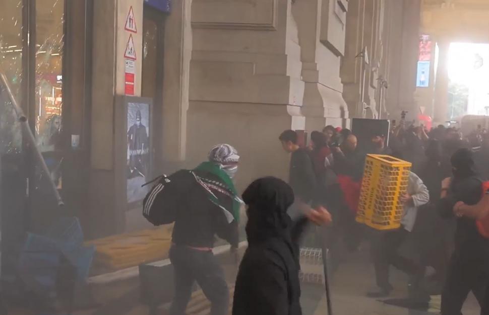 Proteste uriașe pro-Palestina în Italia. Protestatarii se bat cu polițiștii. Grevele sindicatelor și școlilor paralizează țara 1009193