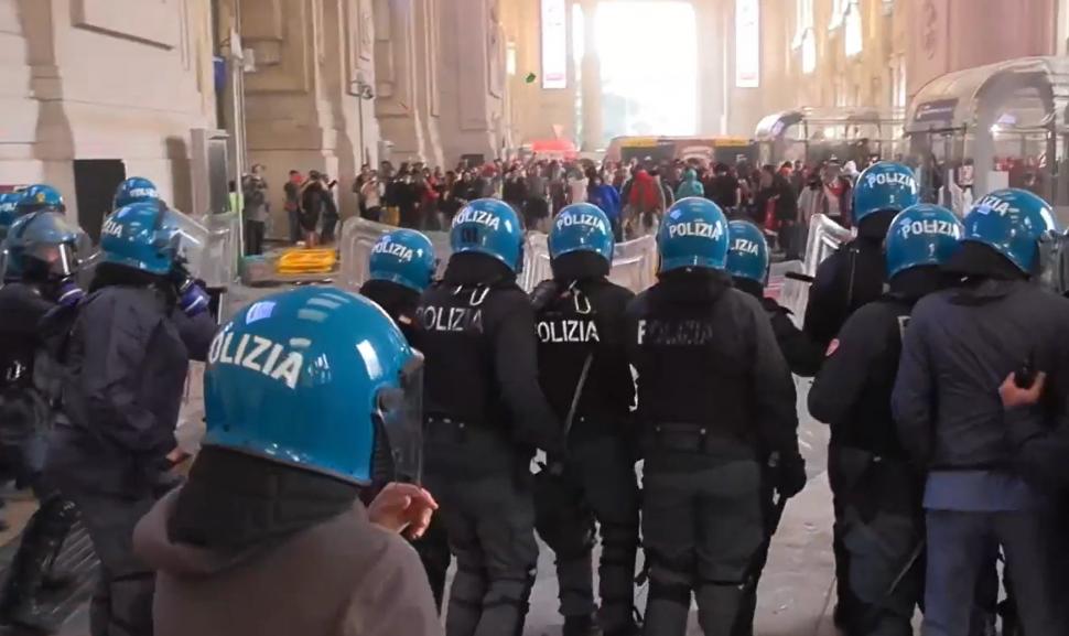 Proteste uriașe pro-Palestina în Italia. Protestatarii se bat cu polițiștii. Grevele sindicatelor și școlilor paralizează țara 1009195