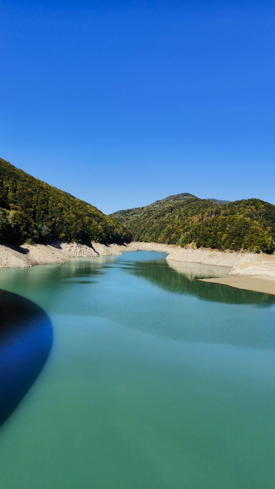 Imagini dezolante: Încă un lac celebru din România rămâne fără apă 1009458