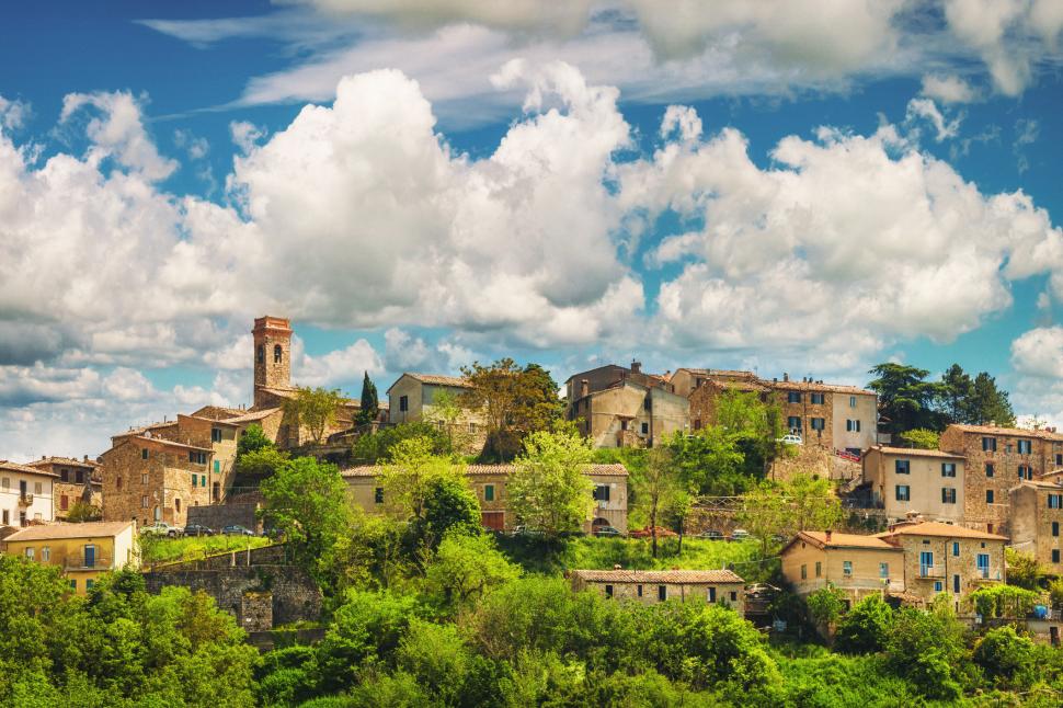 Italia este disperată să-și repopuleze satele pustii și oferă chiar și 100.000 de euro celor care vor să se mute într-o casă abandonată 1009412