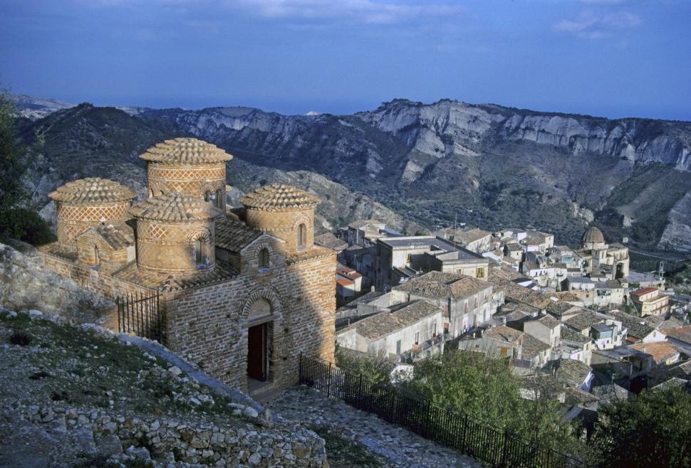 Italia este disperată să-și repopuleze satele pustii și oferă chiar și 100.000 de euro celor care vor să se mute într-o casă abandonată 1009440