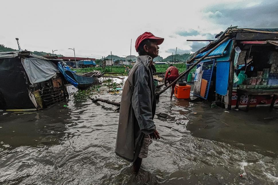 Milioane de oameni se pregătesc pentru o „catastrofă”. Hong Kong se închide înaintea super-taifunului Ragasa, sute de zboruri anulate 1009281