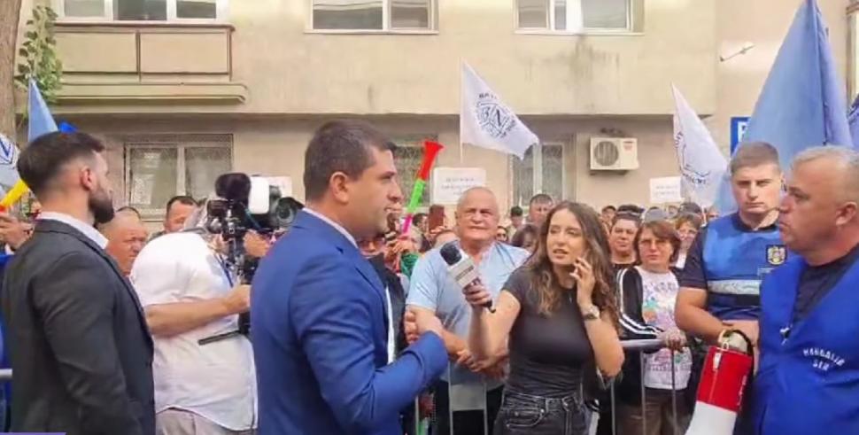 Protest la Ministerul Economiei. Angajații Damen: „Ne e foame. Nu mai avem bani din martie”. Miruță: „Vinovații sunt în altă parte” 1009738