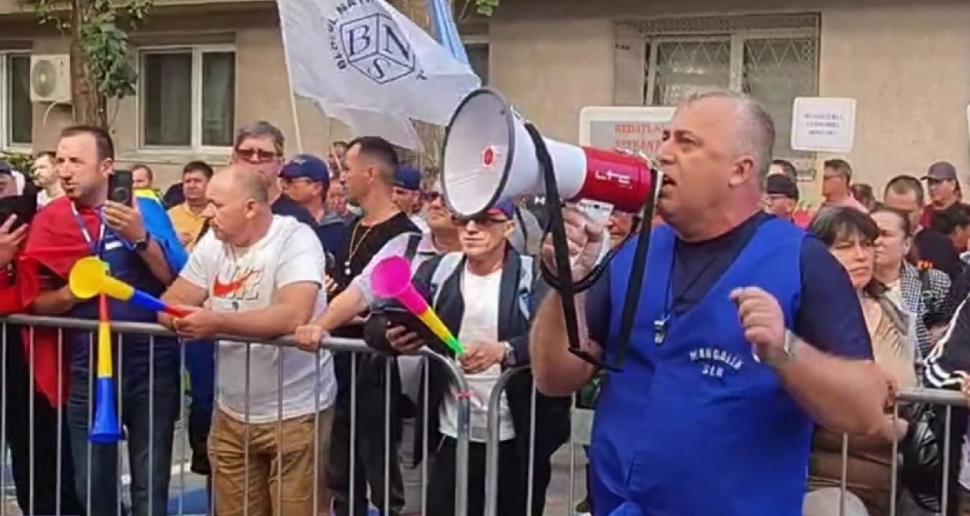 Protest la Ministerul Economiei. Angajații Damen: „Ne e foame. Nu mai avem bani din martie”. Miruță: „Vinovații sunt în altă parte” 1009740