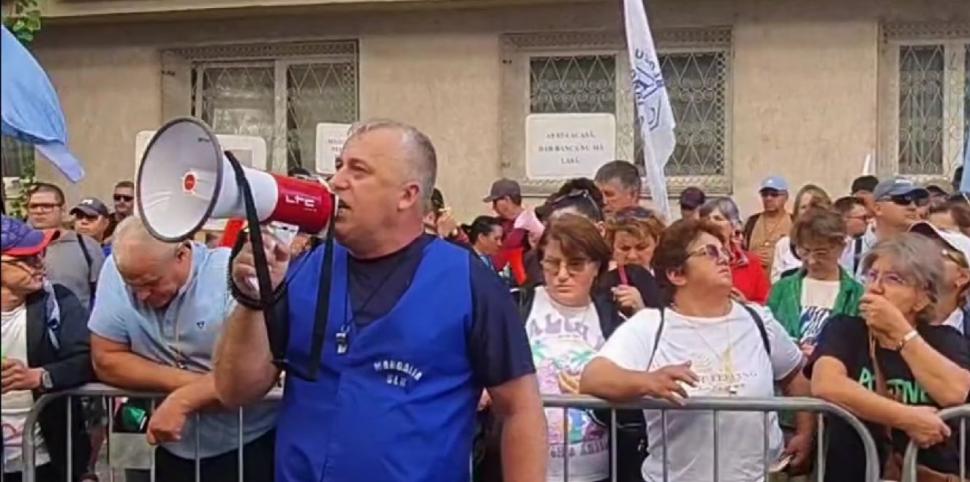 Protest la Ministerul Economiei. Angajații Damen: „Ne e foame. Nu mai avem bani din martie”. Miruță: „Vinovații sunt în altă parte” 1009741
