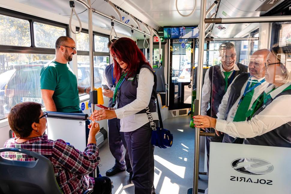 Controlorii STB au primit uniforme noi. Stelian Bujduveanu: "De ce? Pentru că meritaţi un transport civilizat" 1009887