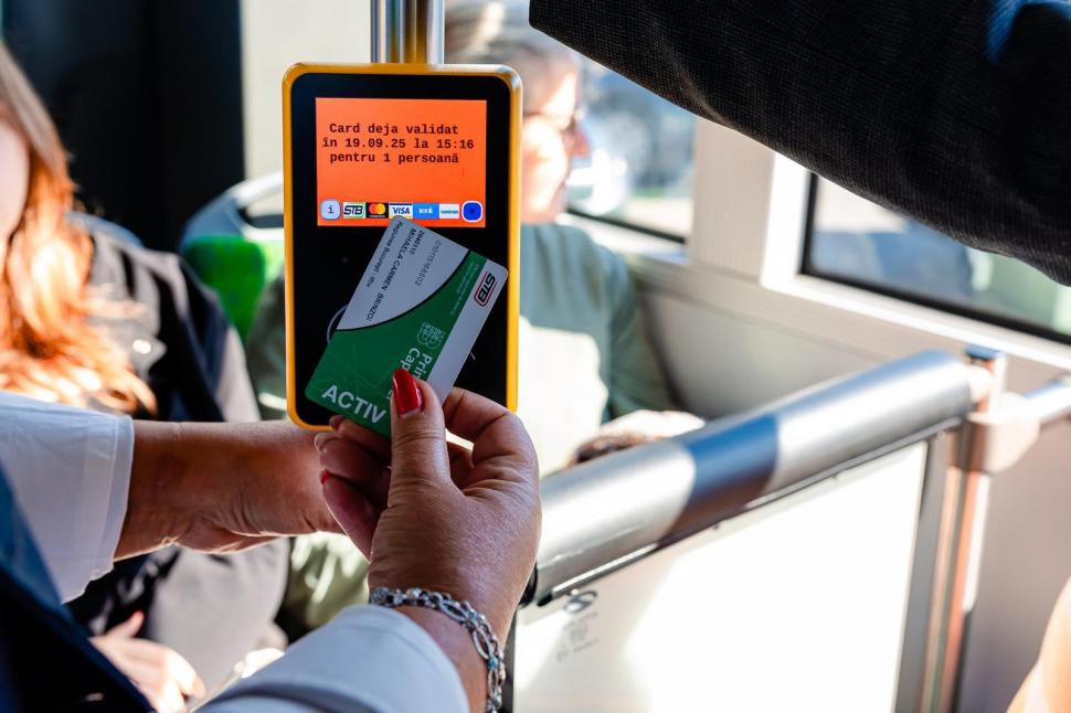 Controlorii STB au primit uniforme noi. Stelian Bujduveanu: "De ce? Pentru că meritaţi un transport civilizat" 1009888