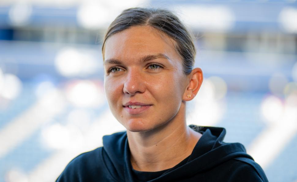 Simona Halep împlineşte 34 de ani. Înainte de ziua ei, a anunţat că a intrat pe piața vinurilor, alături de tatăl său 1010372