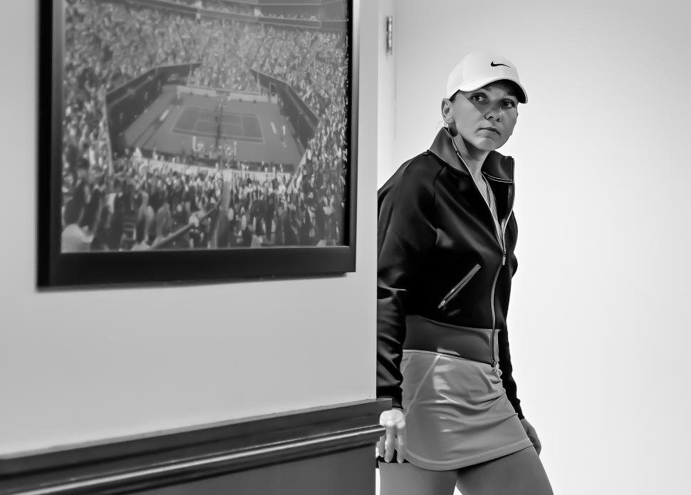 Simona Halep împlineşte 34 de ani. Înainte de ziua ei, a anunţat că a intrat pe piața vinurilor, alături de tatăl său 1010373
