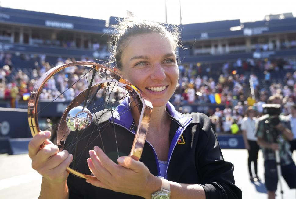 Simona Halep împlineşte 34 de ani. Înainte de ziua ei, a anunţat că a intrat pe piața vinurilor, alături de tatăl său 1010375