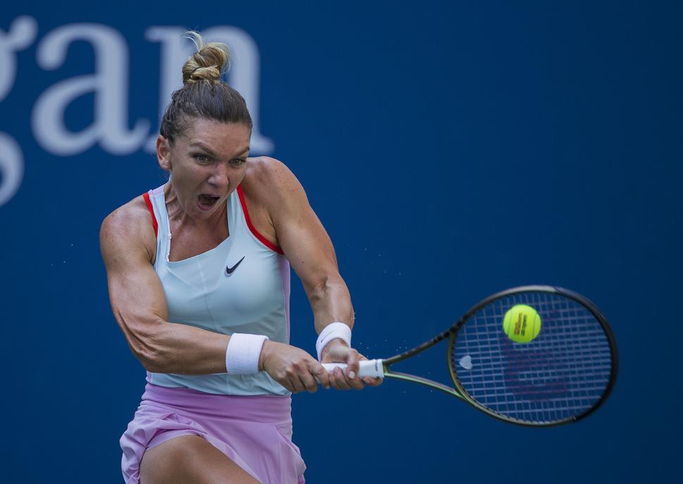 Simona Halep împlineşte 34 de ani. Înainte de ziua ei, a anunţat că a intrat pe piața vinurilor, alături de tatăl său 1010379