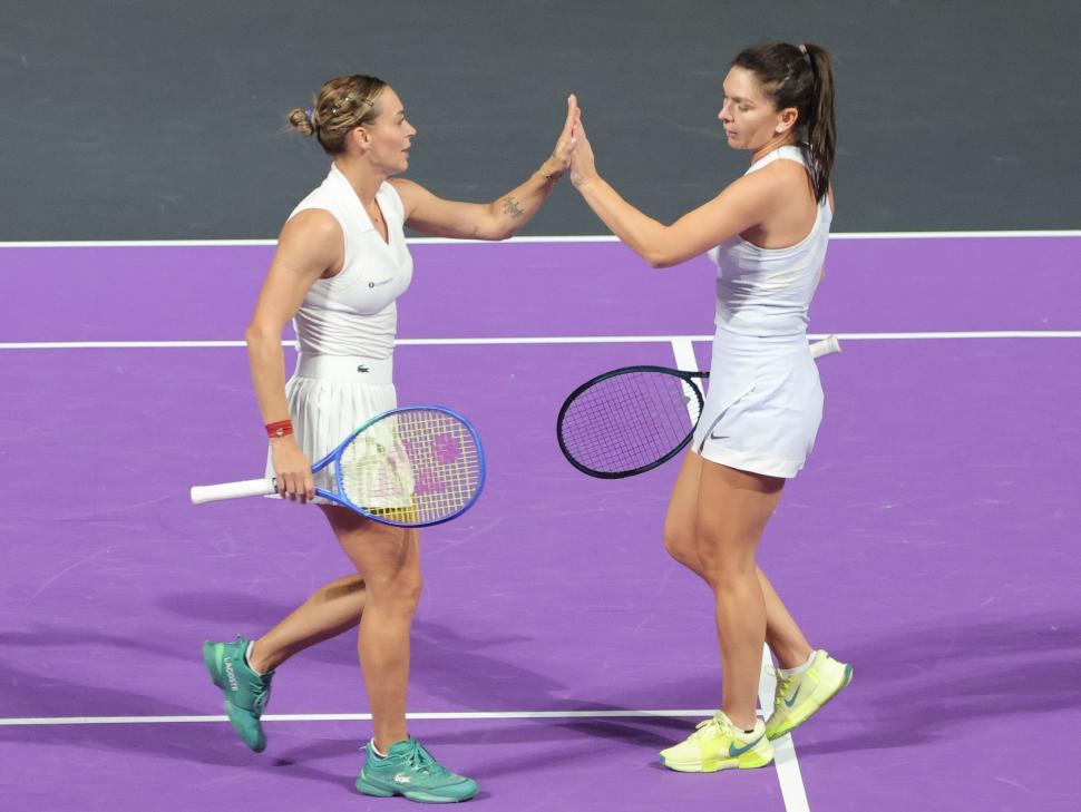 Simona Halep împlineşte 34 de ani. Înainte de ziua ei, a anunţat că a intrat pe piața vinurilor, alături de tatăl său 1010385