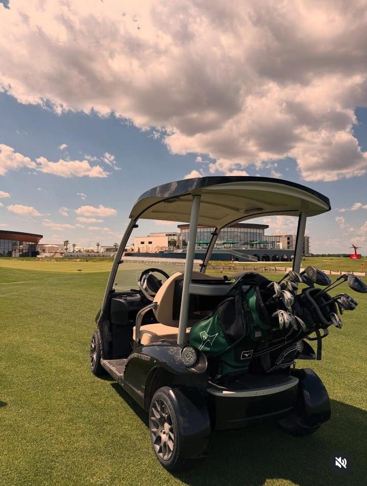 Simona Halep împlineşte 34 de ani. Înainte de ziua ei, a anunţat că a intrat pe piața vinurilor, alături de tatăl său 1010405