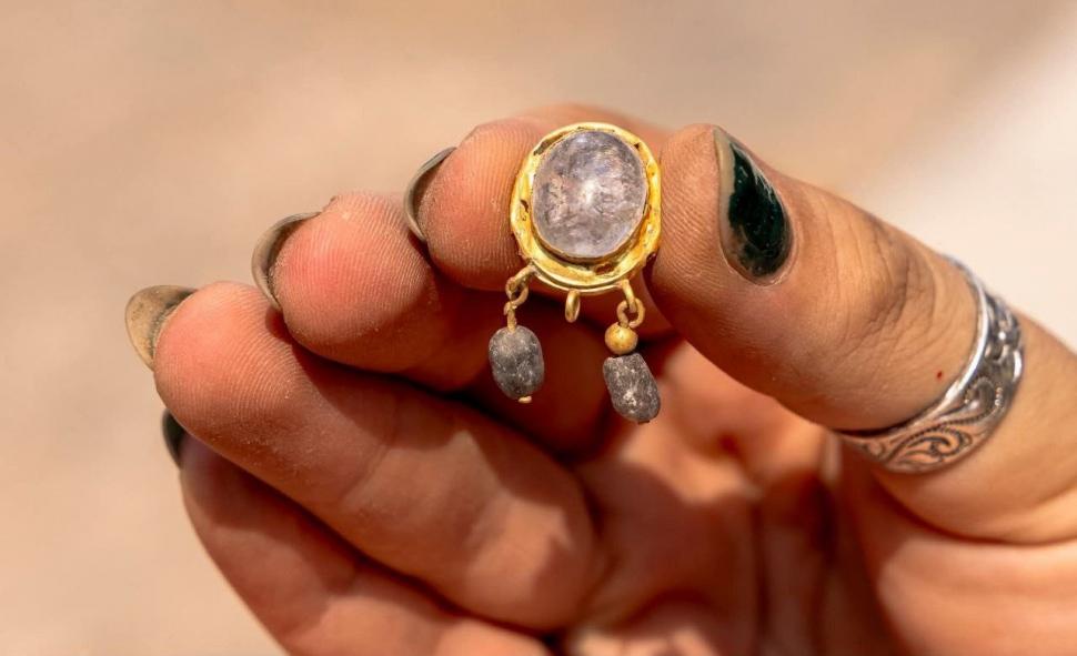 O comoară cu bijuterii şi monede bizantine din aur, vechi de 1.400 de ani, a fost descoperită în Israel 1010242