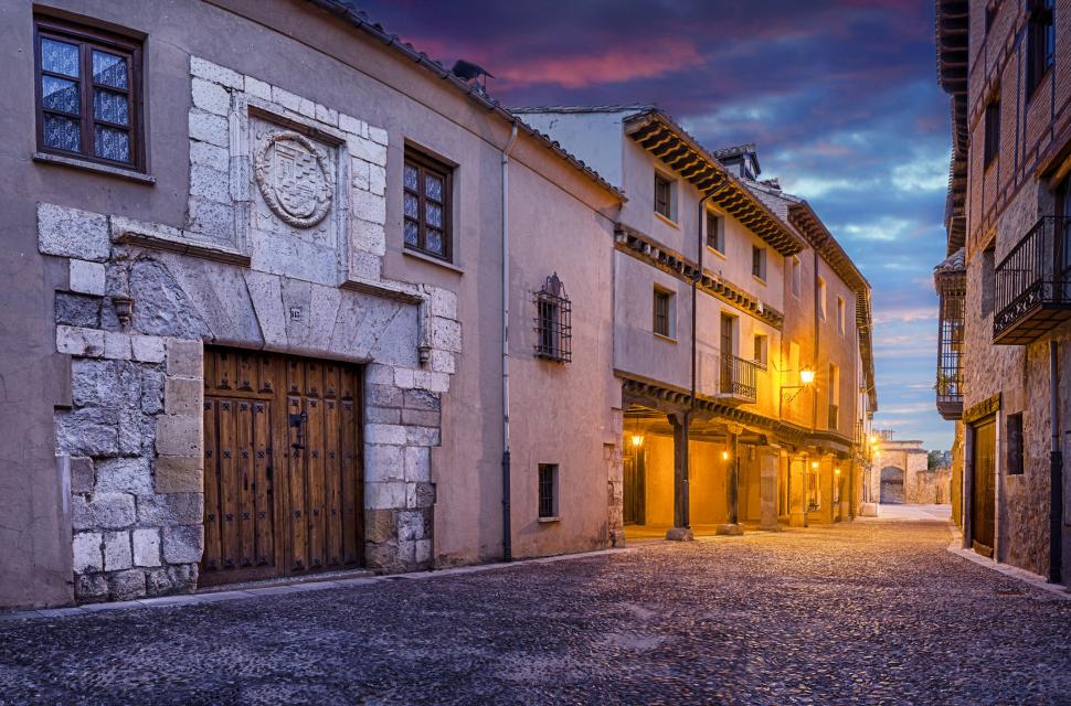 Unul din secretele cel mai bine păstrate din Europa e un oraș spaniol. Nu e aglomerat și atrage cu o catedrală impresionantă și tapas 1010161