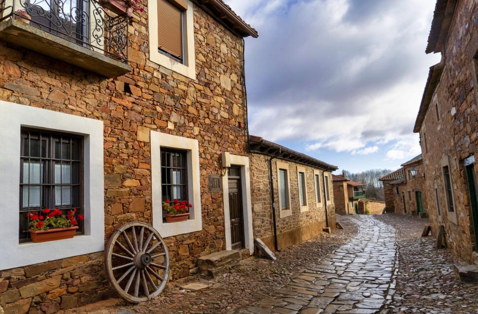 Unul din secretele cel mai bine păstrate din Europa e un oraș spaniol. Nu e aglomerat și atrage cu o catedrală impresionantă și tapas 1010162