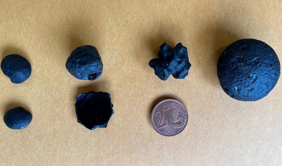 Tektite albastre unice în lume, descoperite de cercetători: Sticla cosmică dezvăluie că a existat un „impact colosal” pe Pământ 1010288