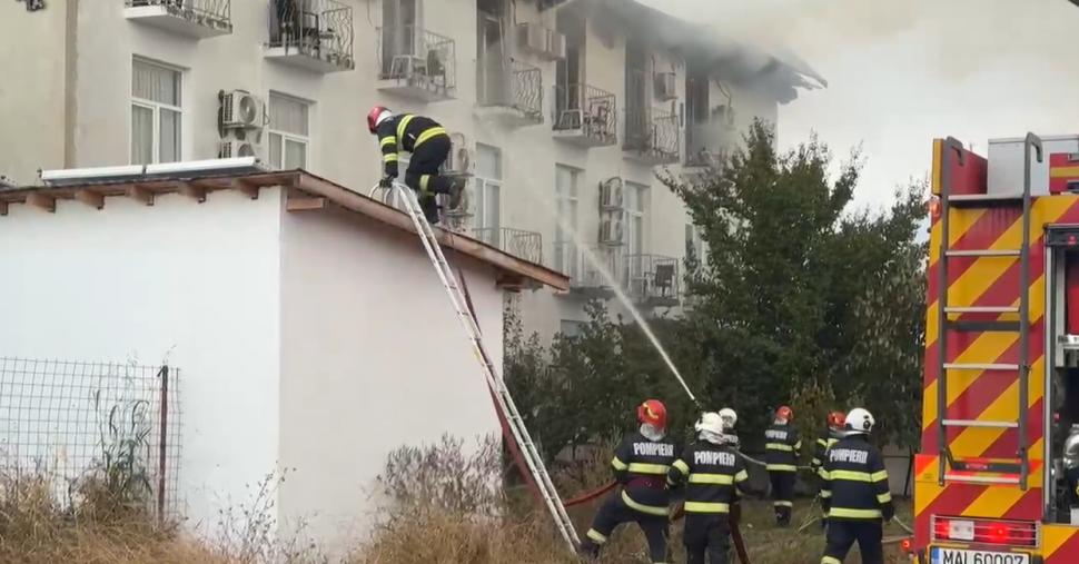 Două femei găsite carbonizate în hotelul ars în Prahova. Unitatea fusese închisă pentru că nu luase măsuri de securitate la incendiu 1010703