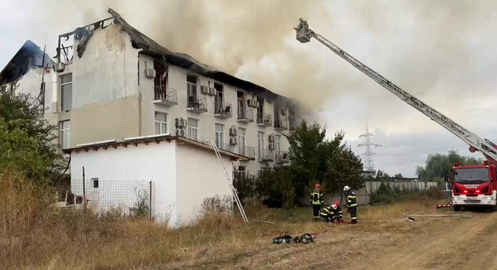 Două femei găsite carbonizate în hotelul ars în Prahova. Unitatea fusese închisă pentru că nu luase măsuri de securitate la incendiu 1010711