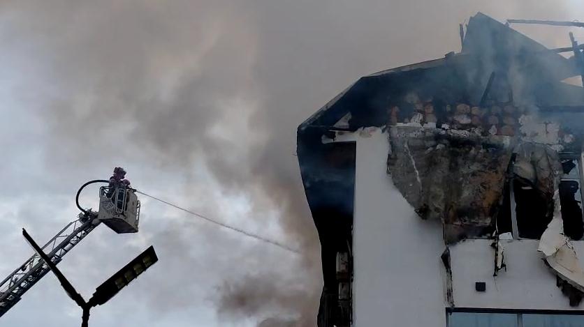 Două femei găsite carbonizate în hotelul ars în Prahova. Unitatea fusese închisă pentru că nu luase măsuri de securitate la incendiu 1010715