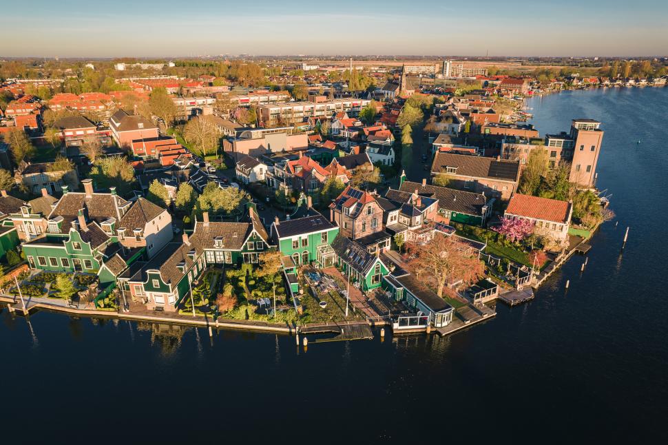 Pitorescul sat olandez renumit pentru morile de vânt ia o decizie în premieră. Cei 100 de locuitori s-au enervat: ”Nu mai e intimitate” 1010685