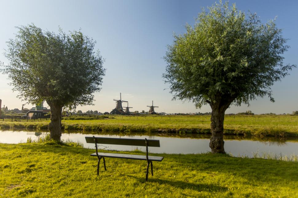 Pitorescul sat olandez renumit pentru morile de vânt ia o decizie în premieră. Cei 100 de locuitori s-au enervat: ”Nu mai e intimitate” 1010693