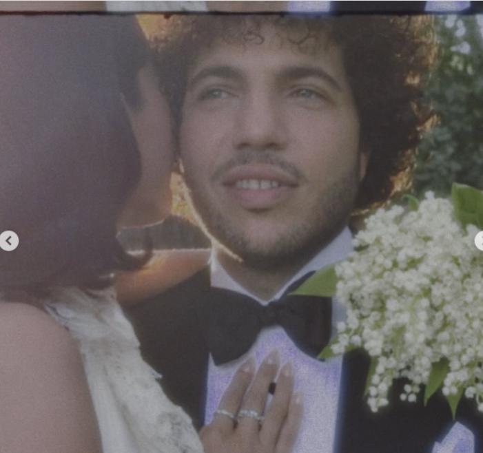 Selena Gomez s-a căsătorit cu Benny Blanco. Ce ţinute au purtat mirii şi ce cadru au ales pentru ceremonie 1010830