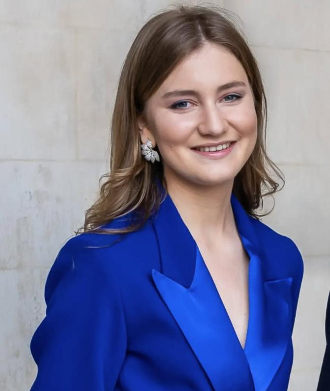 Toți belgienii își pun întrebări despre prințesa lor. Élisabeth a apărut într-o fotografie controversată cu prințul de Liechtenstein 1010897