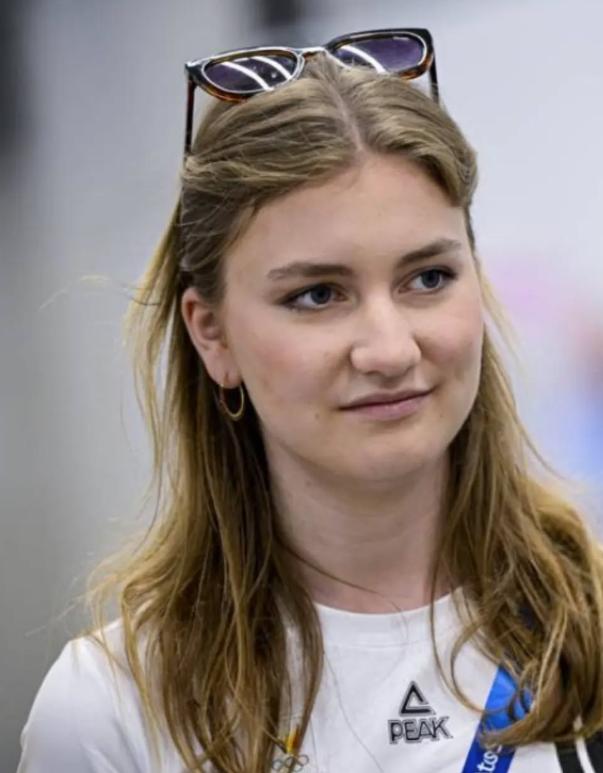 Toți belgienii își pun întrebări despre prințesa lor. Élisabeth a apărut într-o fotografie controversată cu prințul de Liechtenstein 1010899