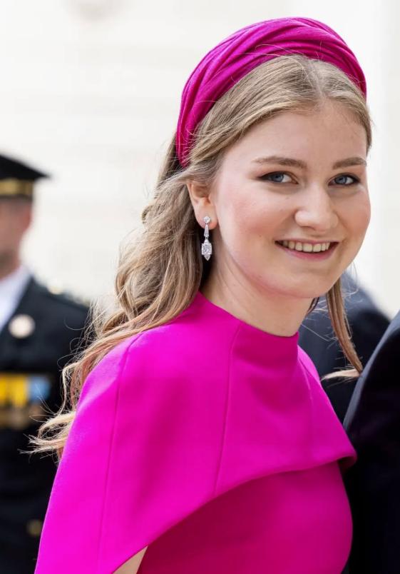 Toți belgienii își pun întrebări despre prințesa lor. Élisabeth a apărut într-o fotografie controversată cu prințul de Liechtenstein 1010900