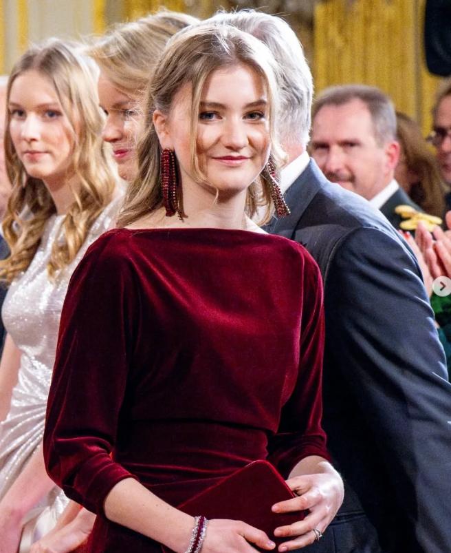 Toți belgienii își pun întrebări despre prințesa lor. Élisabeth a apărut într-o fotografie controversată cu prințul de Liechtenstein 1010903