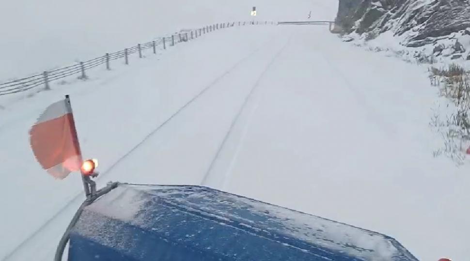 Ninge puternic la munte. Transfăgărăşanul şi Bâlea Lac, acoperite de zăpadă. Temperaturile au scăzut până la minus 3 grade Celsius 1011043