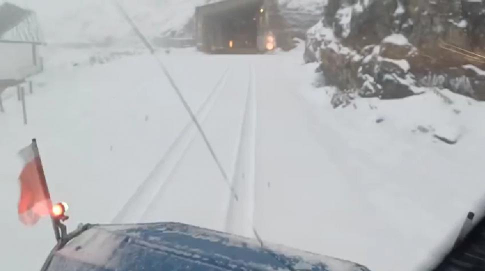 Ninge puternic la munte. Transfăgărăşanul şi Bâlea Lac, acoperite de zăpadă. Temperaturile au scăzut până la minus 3 grade Celsius 1011047