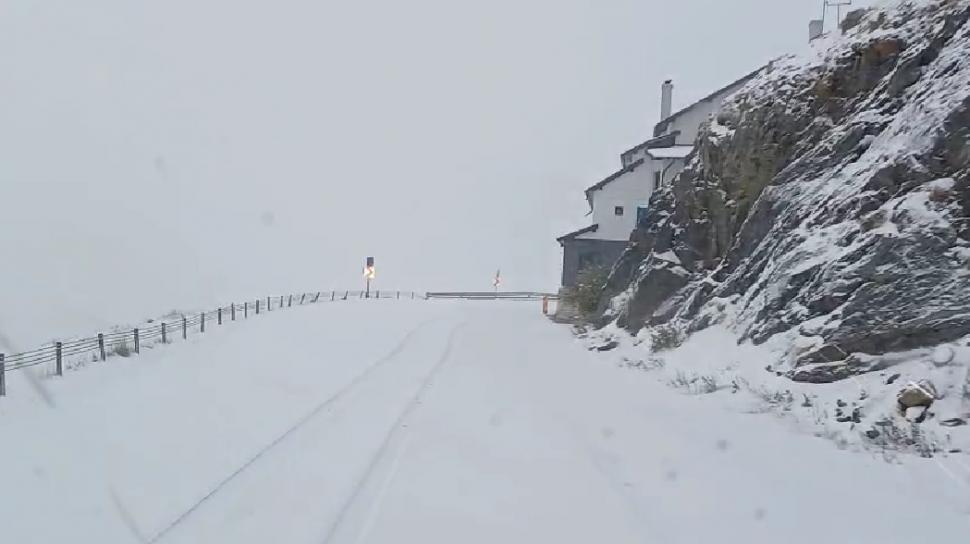 Ninge puternic la munte. Transfăgărăşanul şi Bâlea Lac, acoperite de zăpadă. Temperaturile au scăzut până la minus 3 grade Celsius 1011048