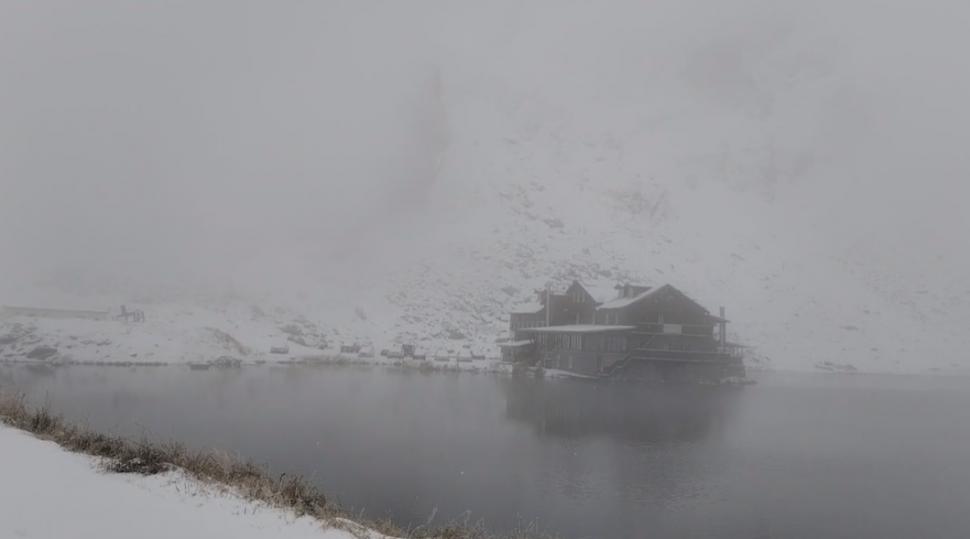 Ninge puternic la munte. Transfăgărăşanul şi Bâlea Lac, acoperite de zăpadă. Temperaturile au scăzut până la minus 3 grade Celsius 1011074