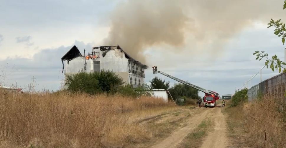 Noi detalii despre tragedia de la hotelul din Prahova. Tinerele care au murit în incendiu dormeau la mansardă și s-au intoxicat cu fum 1011055