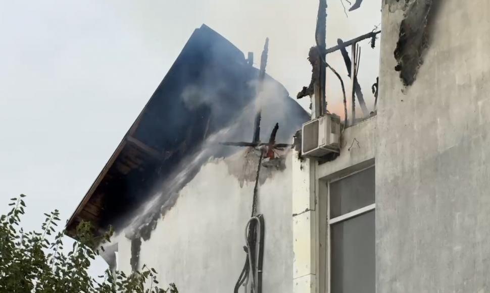 Noi detalii despre tragedia de la hotelul din Prahova. Tinerele care au murit în incendiu dormeau la mansardă și s-au intoxicat cu fum 1011059