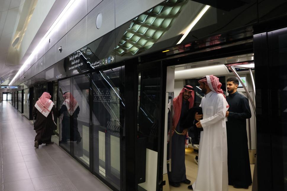 Cum e călătoria cu metroul fără conductor în Arabia Saudită. În interiorul unui sistem uimitor de 22 de miliarde de dolari 1011379