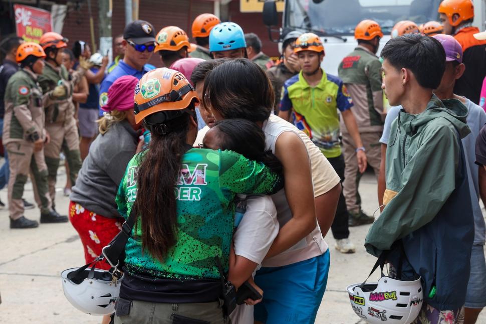 Cutremur de 6,9 urmat de 611 replici în Filipine. 60 de morți și sute de răniți. Imaginile dezastrului: orașe în ruine și incendii 1011318