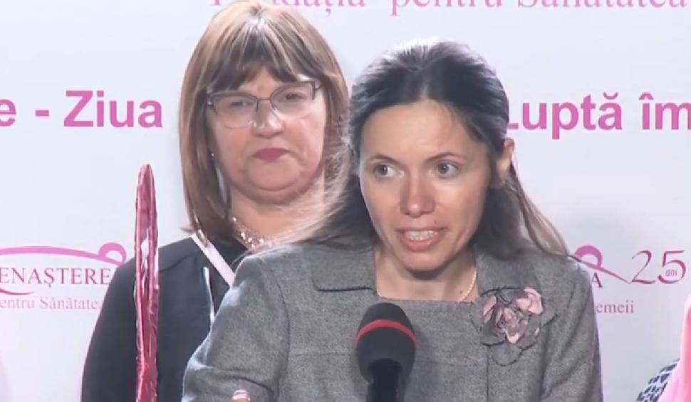 Mirabela Grădinaru, partenera președintelui Nicușor Dan, a participat la aprinderea luminilor roz la Palatul Cotroceni 1011577