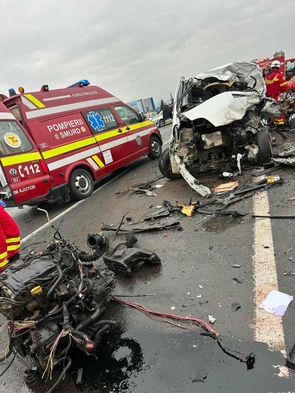 Accident teribil între Brașov și Feldioara. Un bărbat a murit, după ce două camioane și o mașină s-au izbit violent 1011644