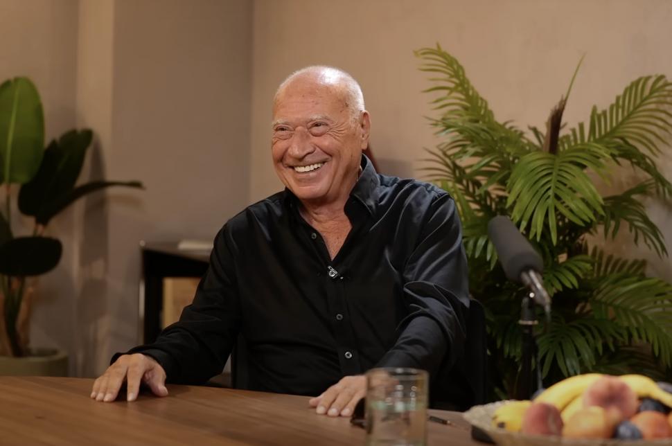 INTERVIU inedit cu profesorul Dan Voiculescu. Despre suferinţă, Dumnezeu, cum vedea România acum 35 de ani şi de ce nu mai poartă Rolex 1011917