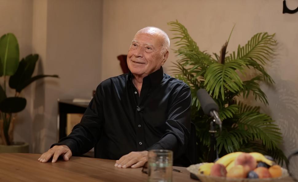 INTERVIU inedit cu profesorul Dan Voiculescu. Despre suferinţă, Dumnezeu, cum vedea România acum 35 de ani şi de ce nu mai poartă Rolex 1011918