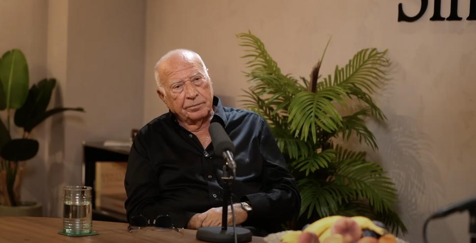 INTERVIU inedit cu profesorul Dan Voiculescu. Despre suferinţă, Dumnezeu, cum vedea România acum 35 de ani şi de ce nu mai poartă Rolex 1011919