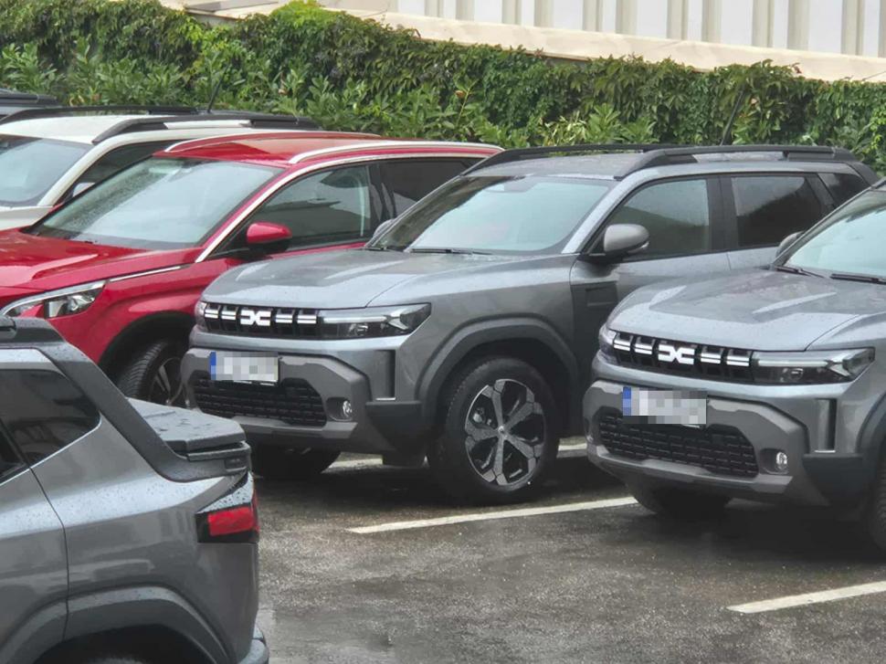 Sindicaliștii de la Guvern îl acuză pe Mihai Jurca că a cumpărat 17 mașini noi pentru consilierii de stat deși este „austeritate” 1011798