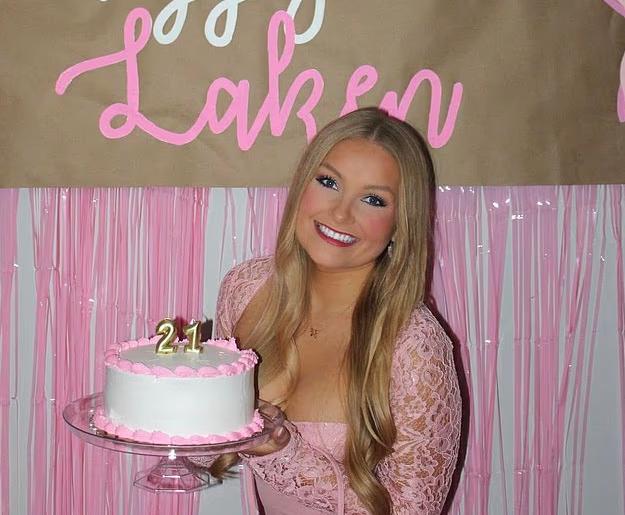 Și-a făcut selfie în timp ce năștea, dar după câteva ore a făcut un gest de neînțeles, care i-a oripilat pe apropiați 1012082