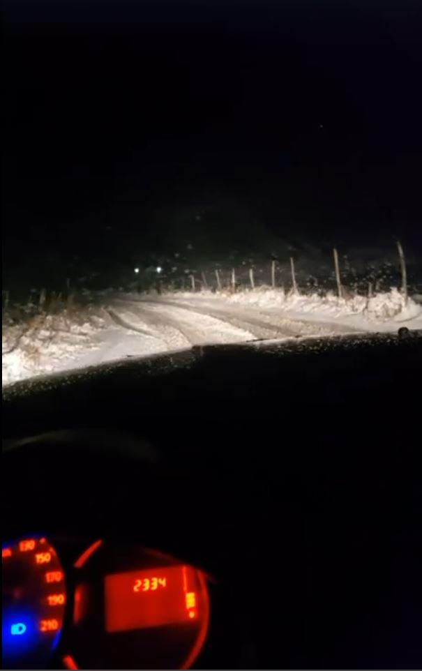 Blackout în stațiuni montane, mașini blocate și turiști salvați din zăpadă de jumătate de metru. Ninsoarea face prăpăd la munte 1012247