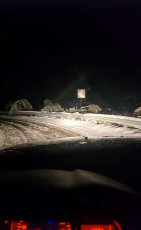 Blackout în stațiuni montane, mașini blocate și turiști salvați din zăpadă de jumătate de metru. Ninsoarea face prăpăd la munte 1012252